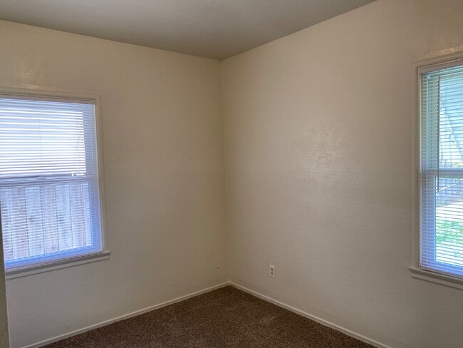 Building Photo - Charming 2-Bedroom, 1-Bath Home with Modern Updates on a Spacious Lot