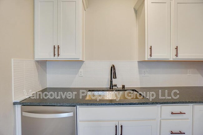 Building Photo - 2217 E Juniper Cir