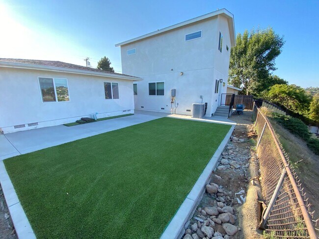 Primary Photo - Newer Build, 4BD/2BA