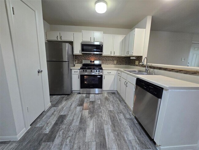 Building Photo - 502 Sturgis St