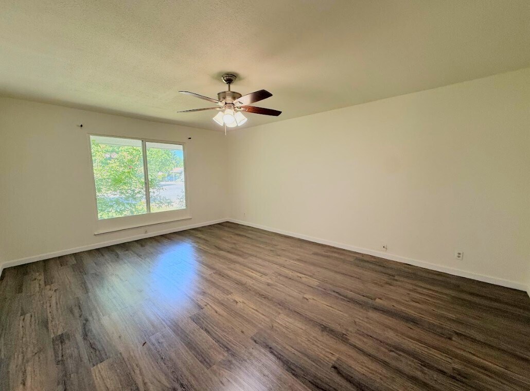 Building Photo - 2972 Bedford Dr