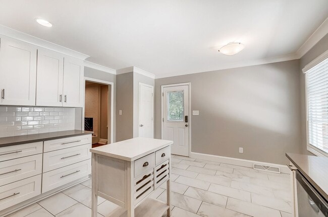 Building Photo - Fully Remodeled Ranch Style Home In South Park! (Landscaping Included)