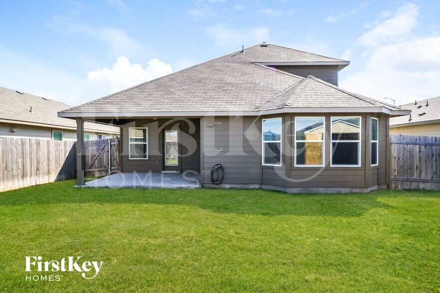 Building Photo - 2267 Hawk Dr