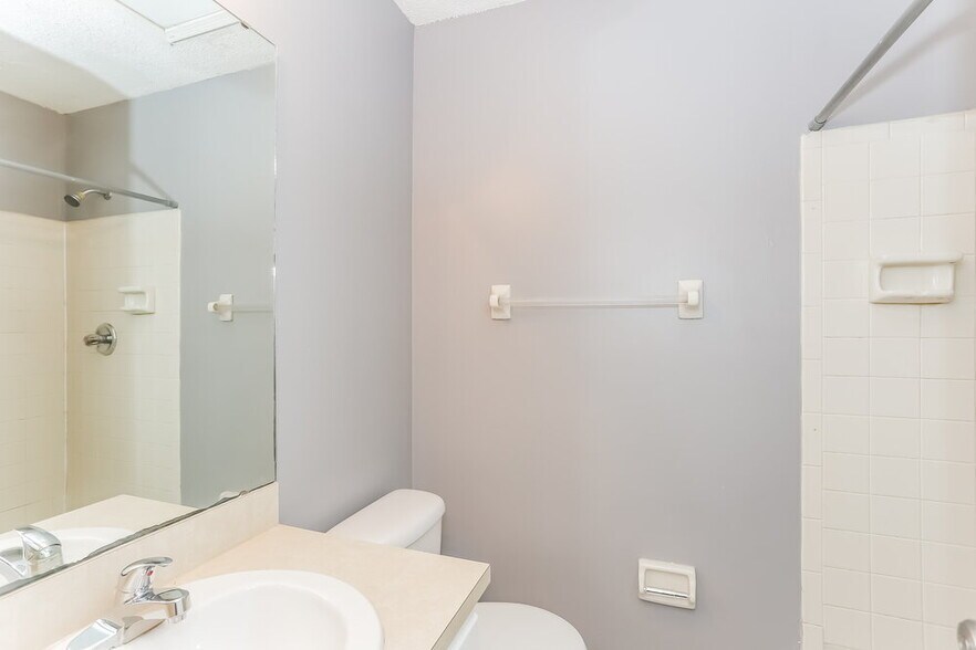 Building Photo - 5049 Yearling Ln