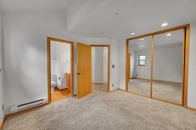 Building Photo - $2,195.00, 2 Bed 2 Bath Condo in Boulder w...