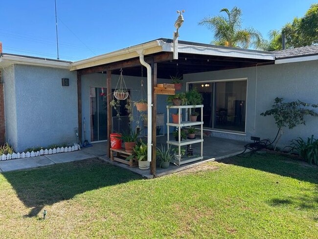 Building Photo - GREAT 3BD HOUSE WITH INCREDIBLE OUTDOOR SP...