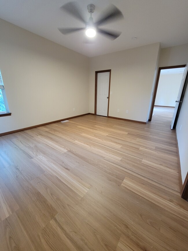 Building Photo - 6585 Grosse Dr