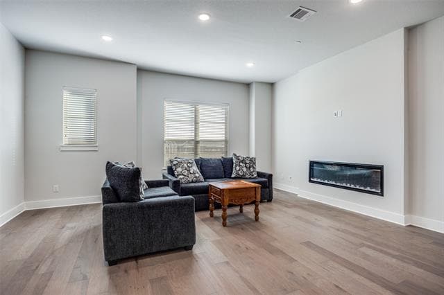 Building Photo - 909 Heights Wy