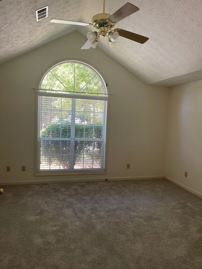 Building Photo - Single Family - Auburn