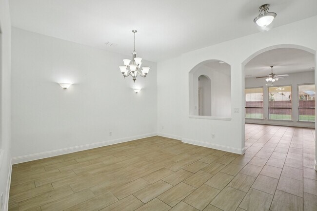 Building Photo - 1616 Downing Dr