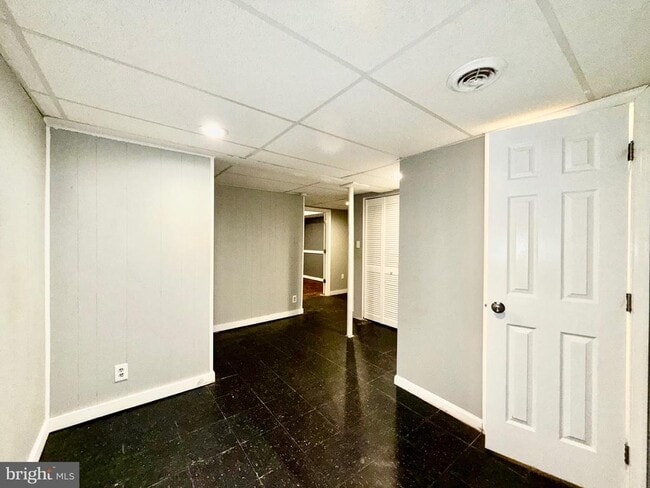 Building Photo - 7635 Stoney Creek Dr