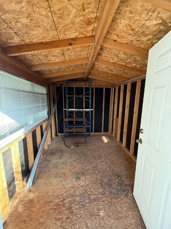 Building Photo - Spacious 4-Bedroom Retreat in Renton Available!