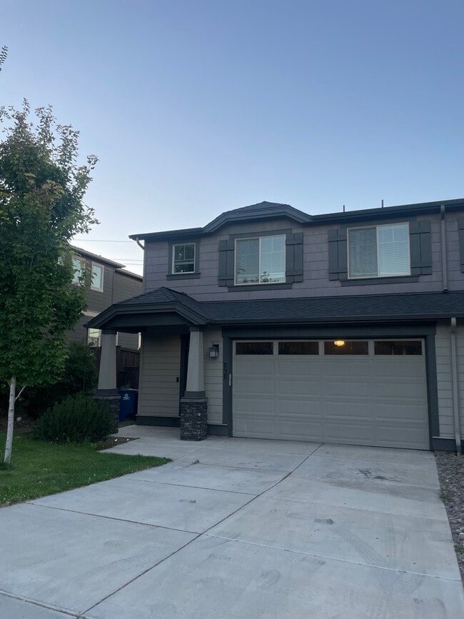 Building Photo - 2963 SW Antler Ln