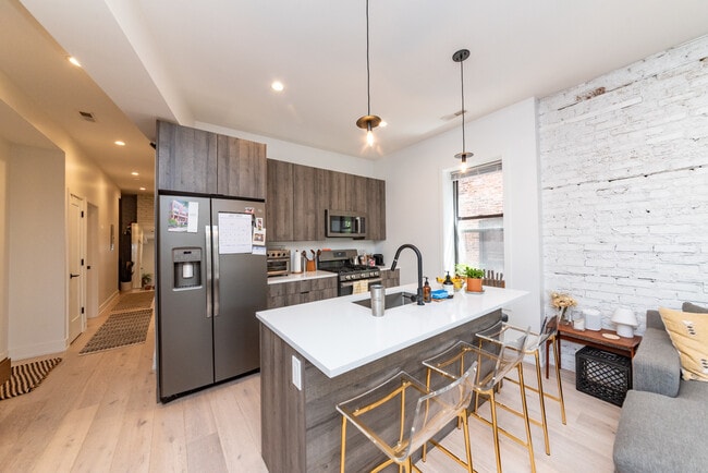 Building Photo - 1336 W Bryn Mawr Ave