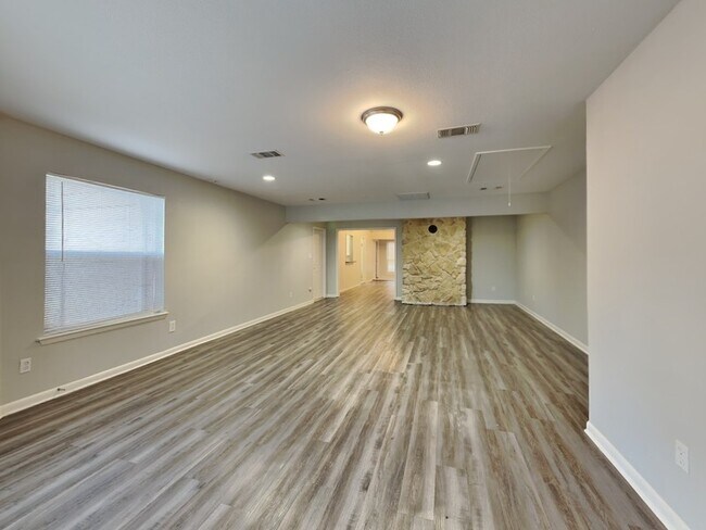 Building Photo - 1505 Wade Dr