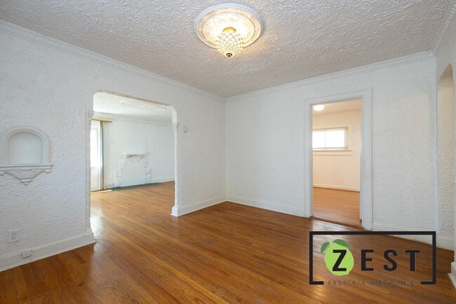 Building Photo - 17352 Roselawn St