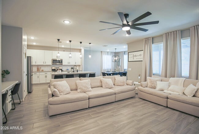 Building Photo - 8820 W Lamar Rd