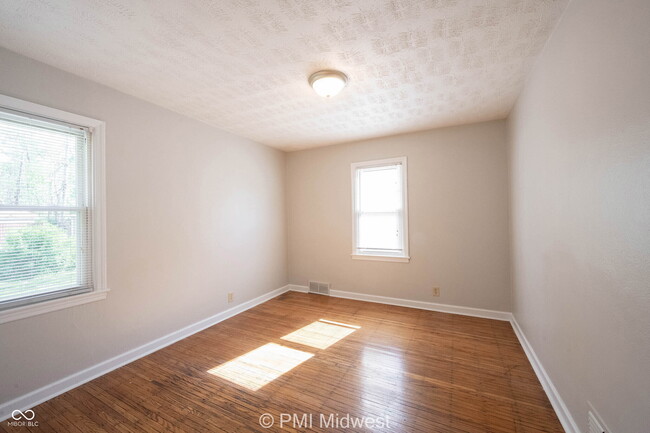 Building Photo - 1716 E 46th St