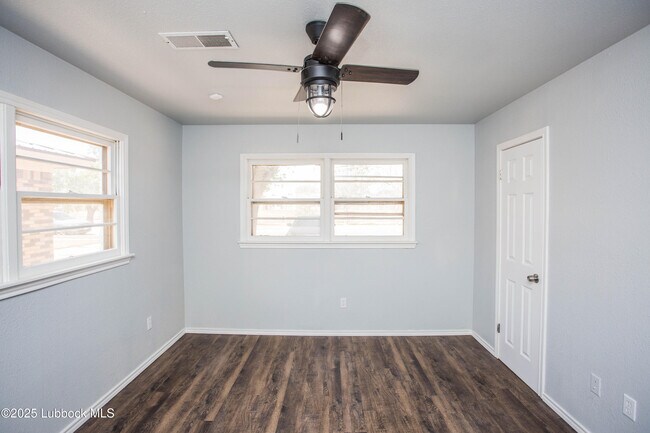 Building Photo - 6803 Avenue W