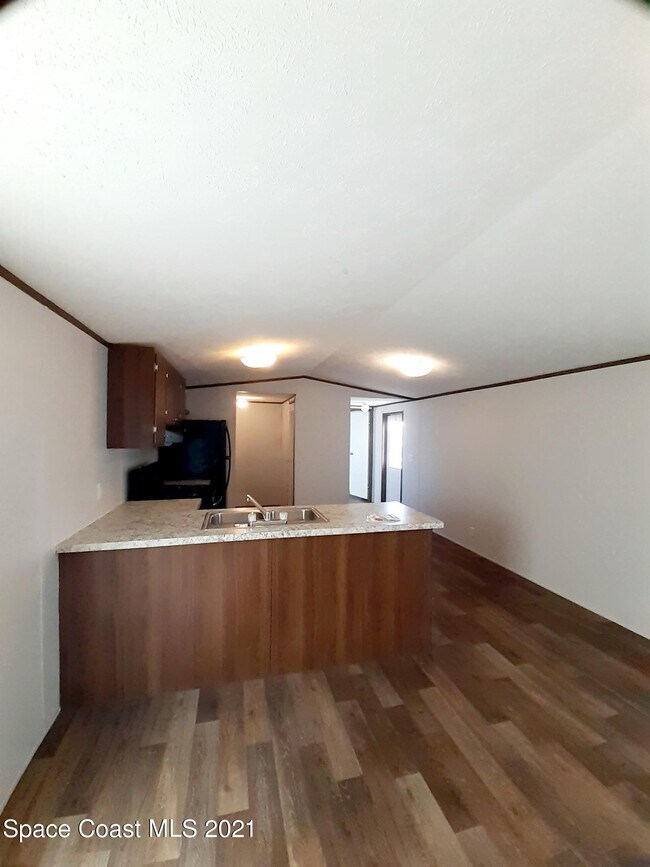 Building Photo - 1632 Ridge Dr