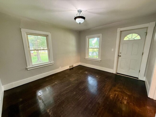 Building Photo - 3 Bed 1 Bath Single Family Home in Rothschild