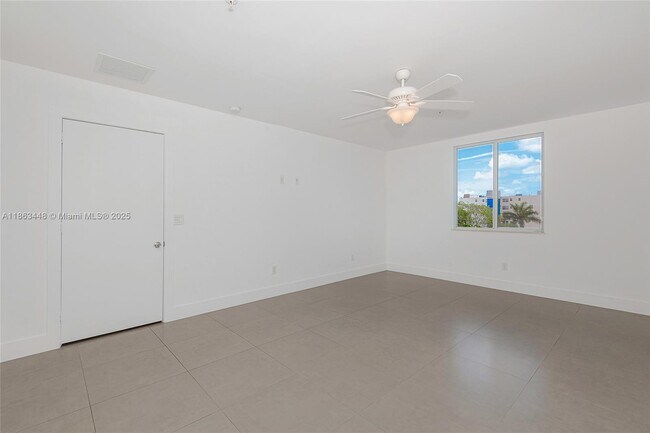 Building Photo - 555 E Dania Beach Blvd