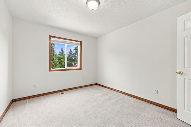 Building Photo - 3203 NE 171st Ave