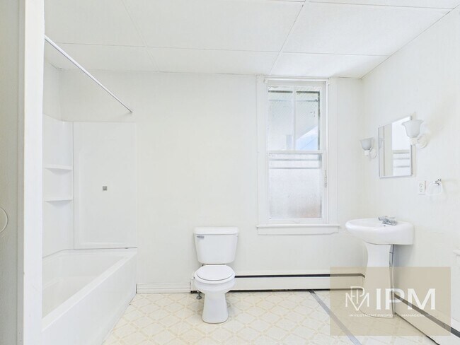 Building Photo - Cozy 3 Bedroom, 1 Bath Home in Spring Grov...