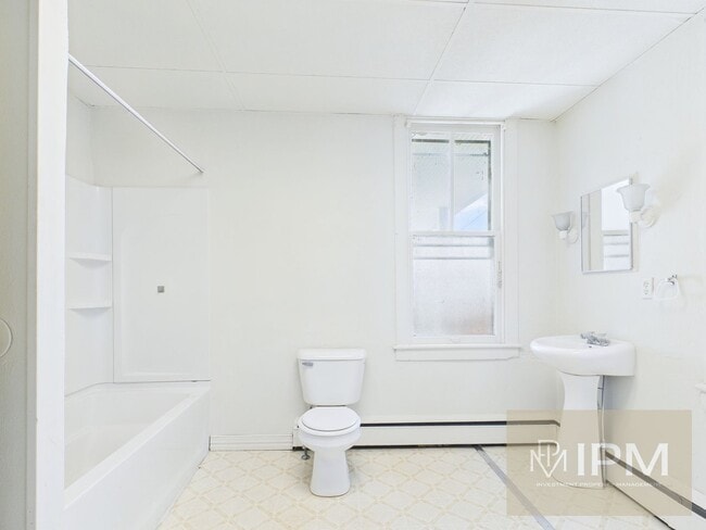 Building Photo - Cozy 3 Bedroom, 1 Bath Home in Spring Grove School District!