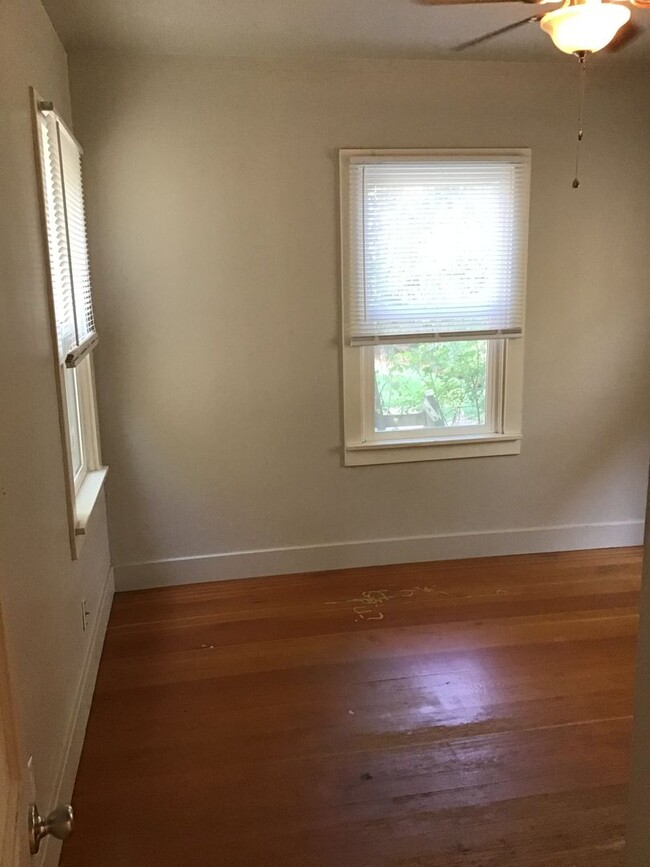 Building Photo - Darling SW Redmond Home for Rent!