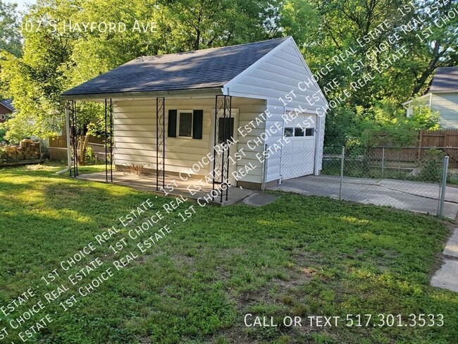 Building Photo - Nice 2-BDR 1-BTH House w/ Fenced Yard and ...