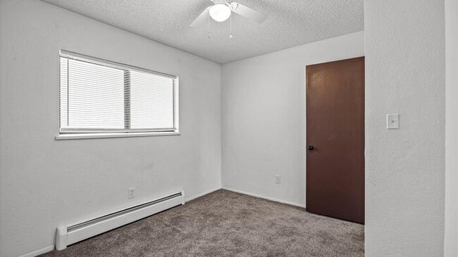 Building Photo - Affordable 2 Bed 1 Bath Apartment! Great location!!