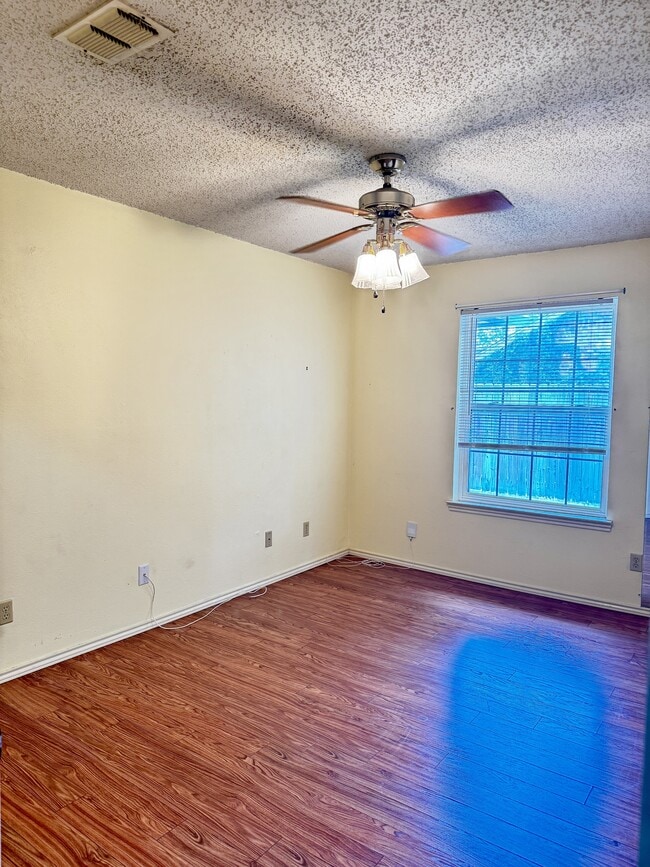 Building Photo - 2800 Shady Grove Dr