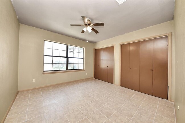 Building Photo - 1133 Kingston Dr