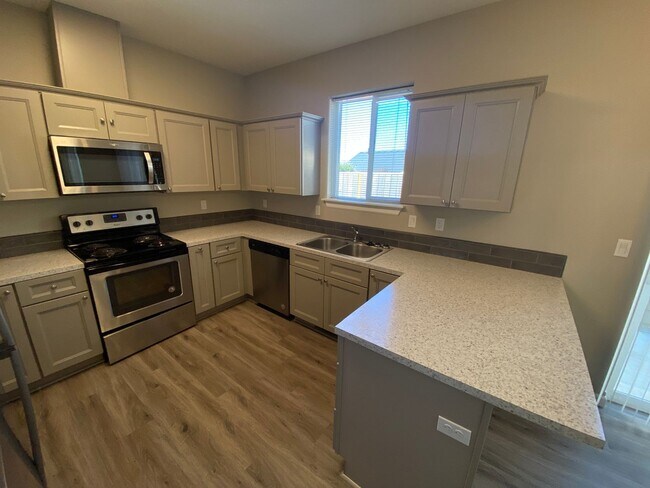 Building Photo - 556