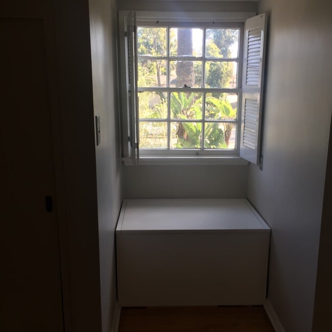 Functional and sweet sitting area - 3037 Motor Ave