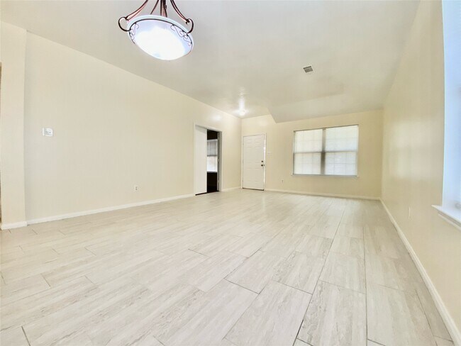 Building Photo - 20334 Linden Tree Dr