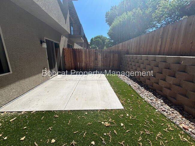 Building Photo - 3 Bed, 2.5 Bath, Townhome Located in Carson City - Mills Landing Community