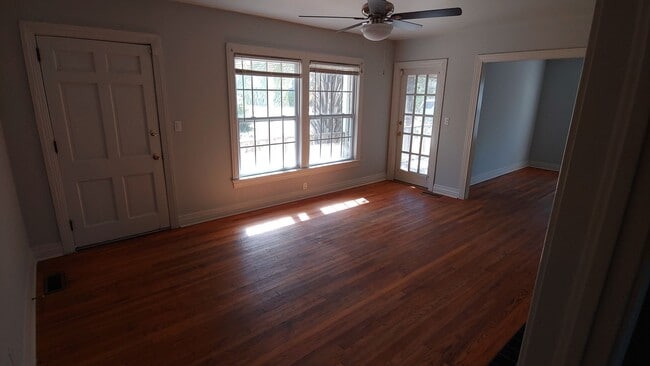 Building Photo - Nice 2 bedroom Home