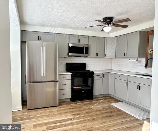 Building Photo - 31 Stoneshire Dr