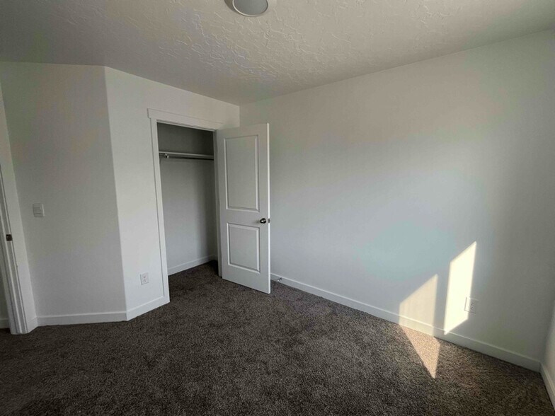 Building Photo - 8595 W Bowie Dr