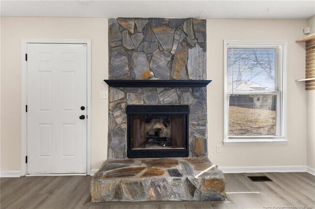 Building Photo - 166 Oakview Dr