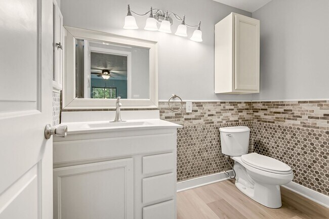 Building Photo - Charming 2-Bedroom Condo in Henrico's West...