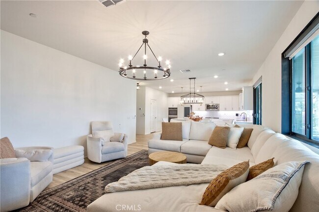 Building Photo - 33063 Table Rock Dr