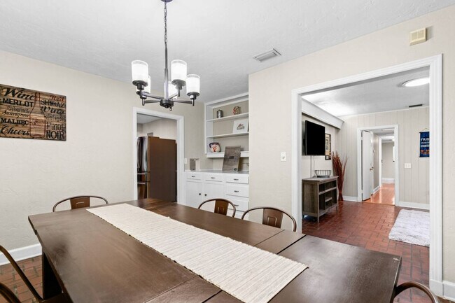 Building Photo - 1929 NW 7th Ln