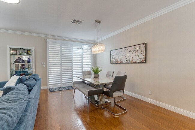 Building Photo - Fully Furnished Single-Story Gem in Peacef...