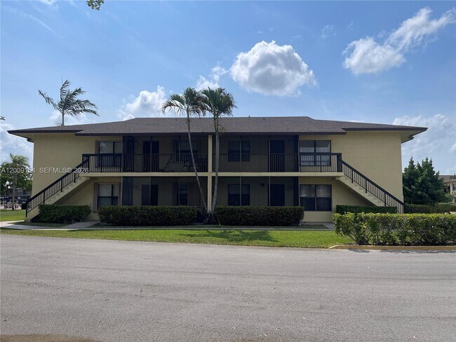 Building Photo - 10016 Winding Lake Rd