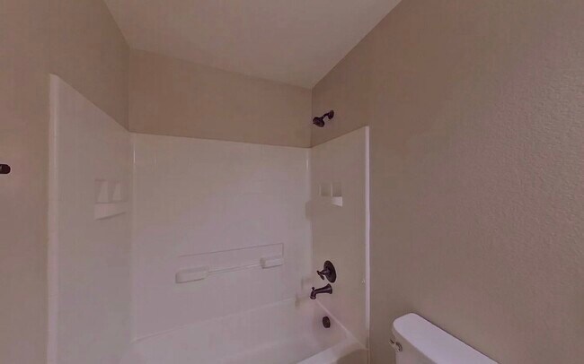 Building Photo - Charming 4-Bedroom Home with Modern Comforts & Spacious Living