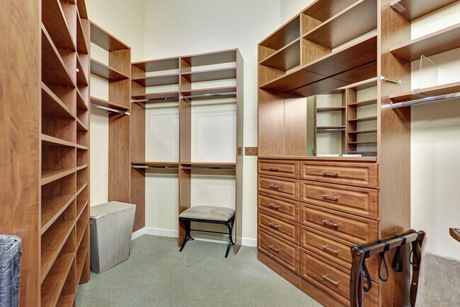 Building Photo - 8671 Falcon Green Dr