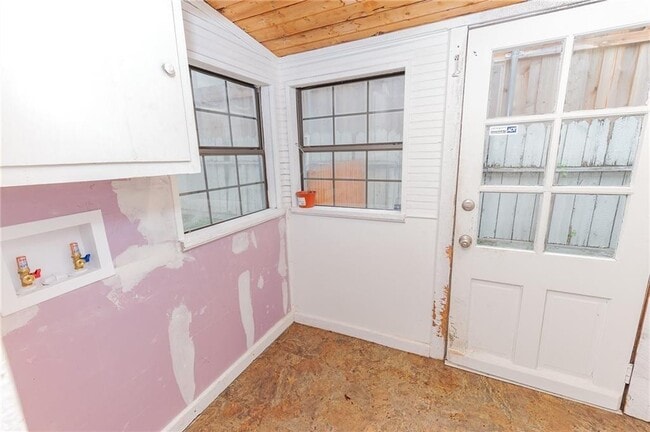 Building Photo - 2404 Schulle Ave